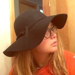 Black wide brimmed hat.